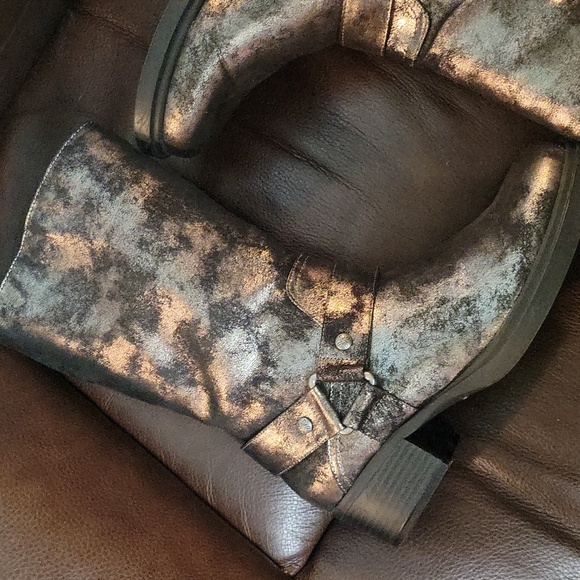 Sz7.5 Simply Vera Wang Metallic Silver & Black Boots - Picture 16 of 16